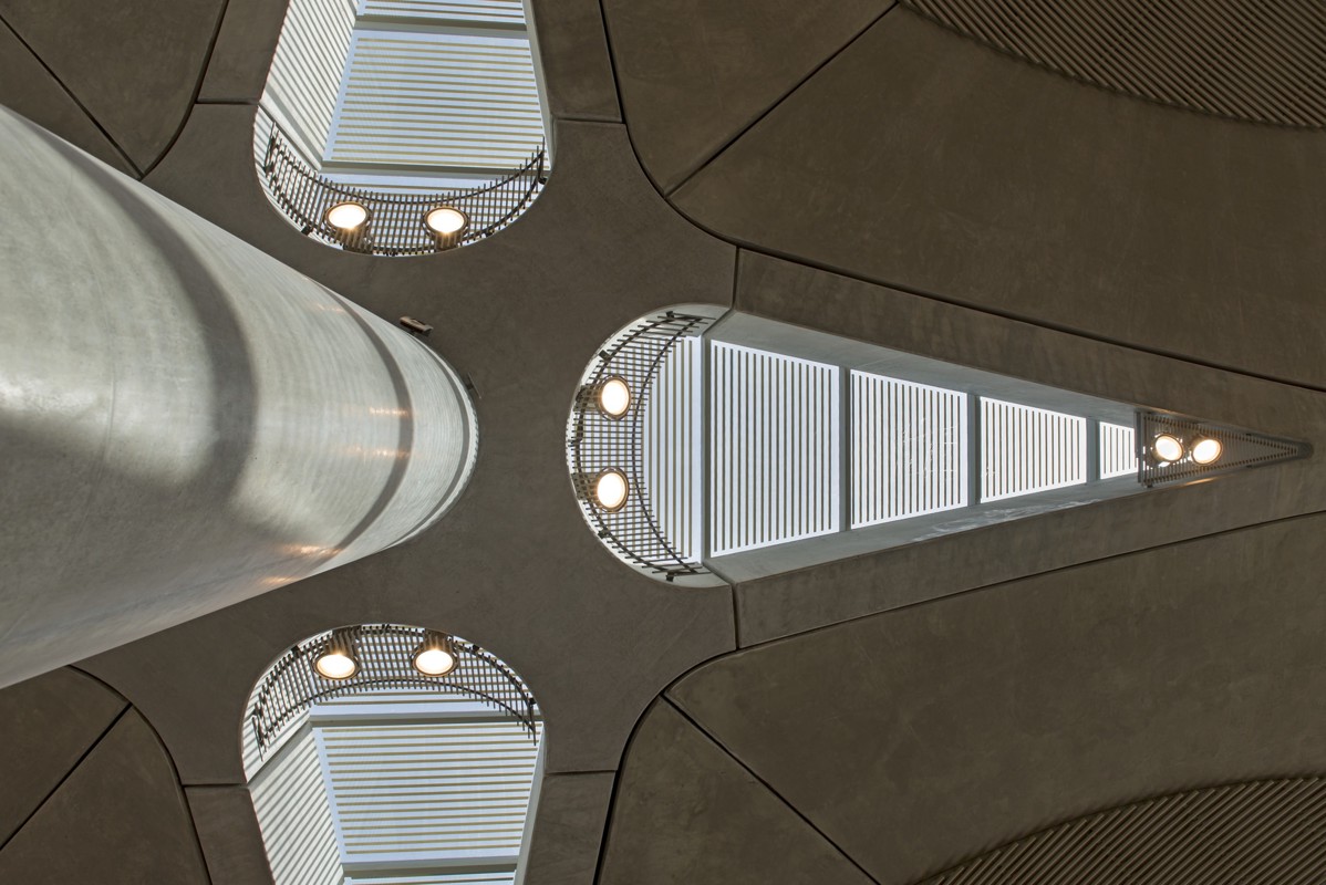 qua-tra-tub-004 © Nigel Young Foster + Partners-min.jpg
